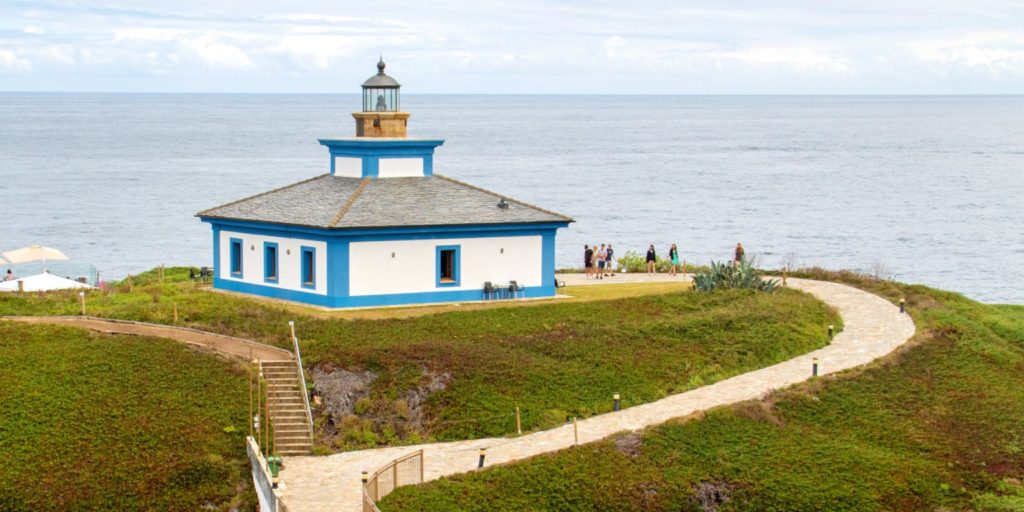 Descubre los faros más espectaculares de España y dónde alojarte cerca de ellos