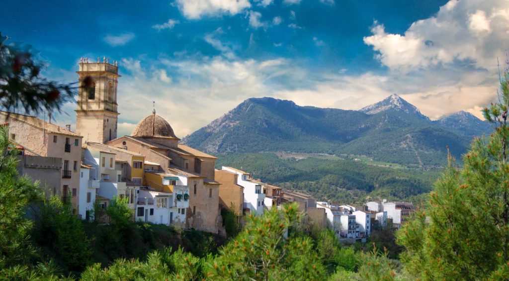 Qué Ver y Hacer en Tibi, Alicante: senderismo, gastronomía y cultura.